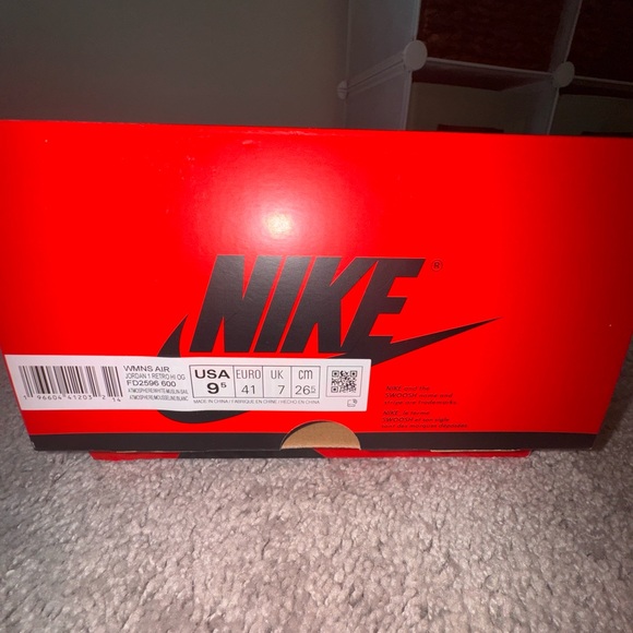 Woman’s retro high OG Jordan 1’s - Picture 6 of 6